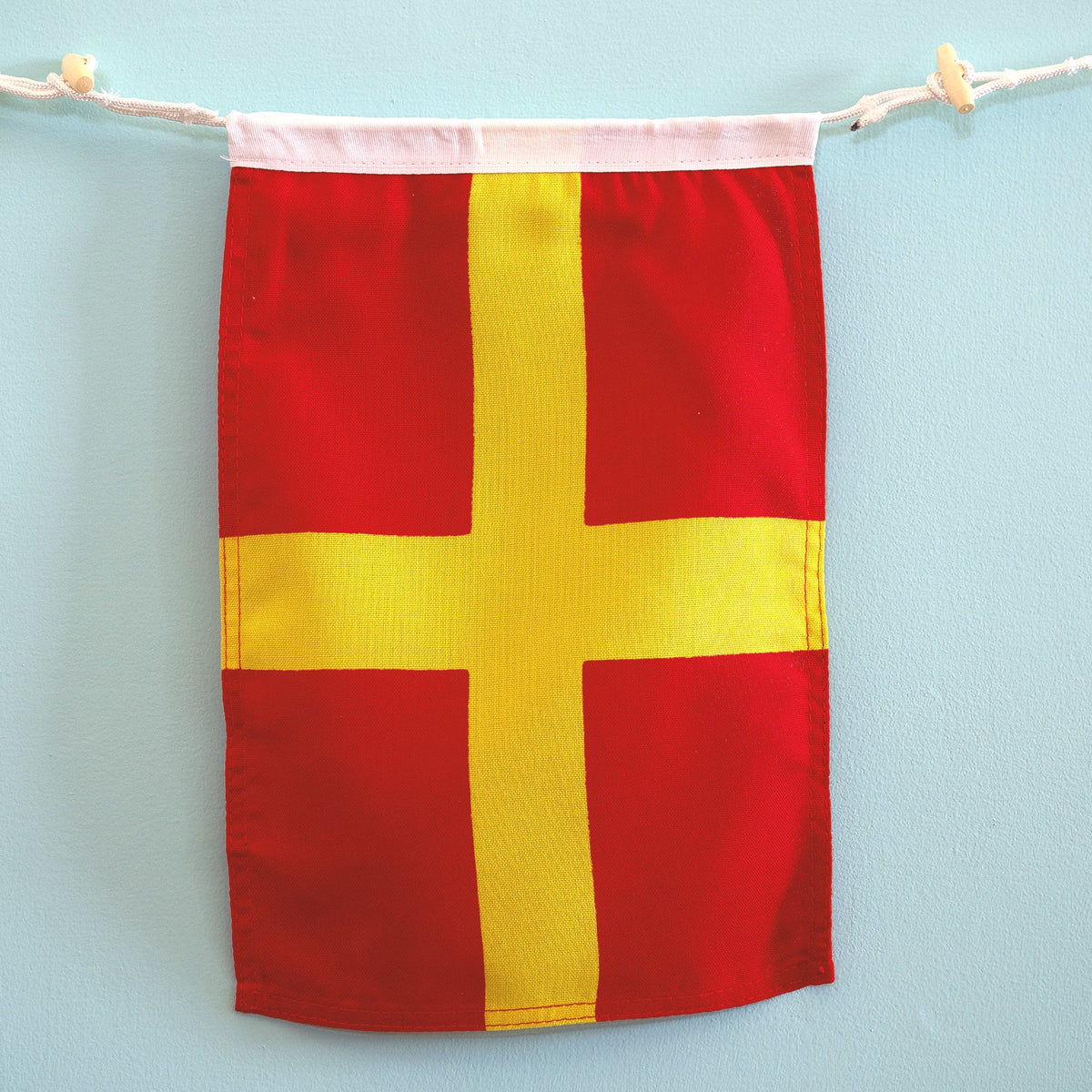R (Romeo) Nautical Signal Flag – Traditional Maritime Code Flag - Maritime Tribes USASignal Flag